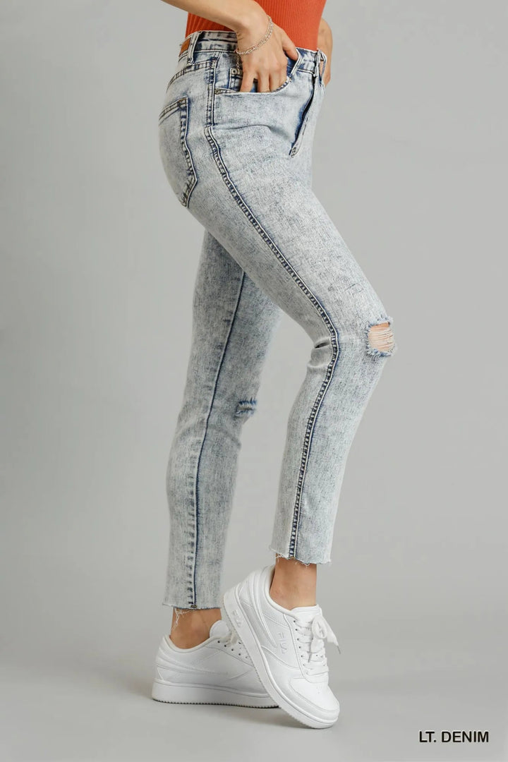 Umgee 5 - Pockets Distressed Detail Stretch Denim Skinny Jeans with Unfinished Hem - LT. DENIM - 1 - a6387ecd - a017 - 43f4 - b77d - 0e56c841d327 - Max - Origin - Tatoo Tee